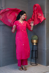 Tanauri Noori Dupatta Set: Elegant pink cotton ethnic wear set with embroidered kurti and matching dupatta. Perfect Indian casual outfit.