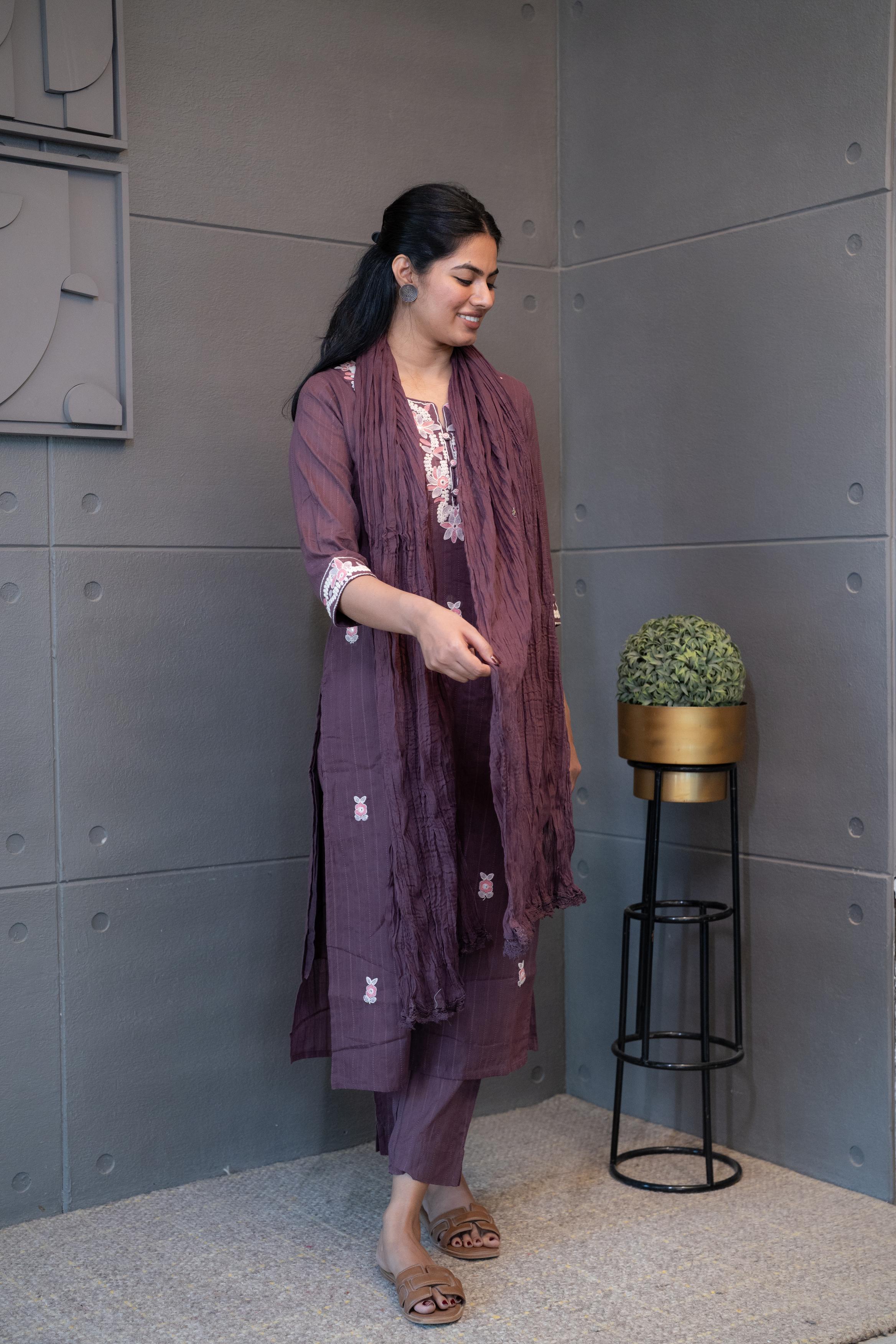 Mulberry Dupatta Set with floral embroidery by Tanauri