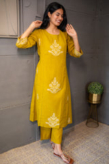 Elegant Women’s White Cotton Embroidered Kurta Set – Tanauri 