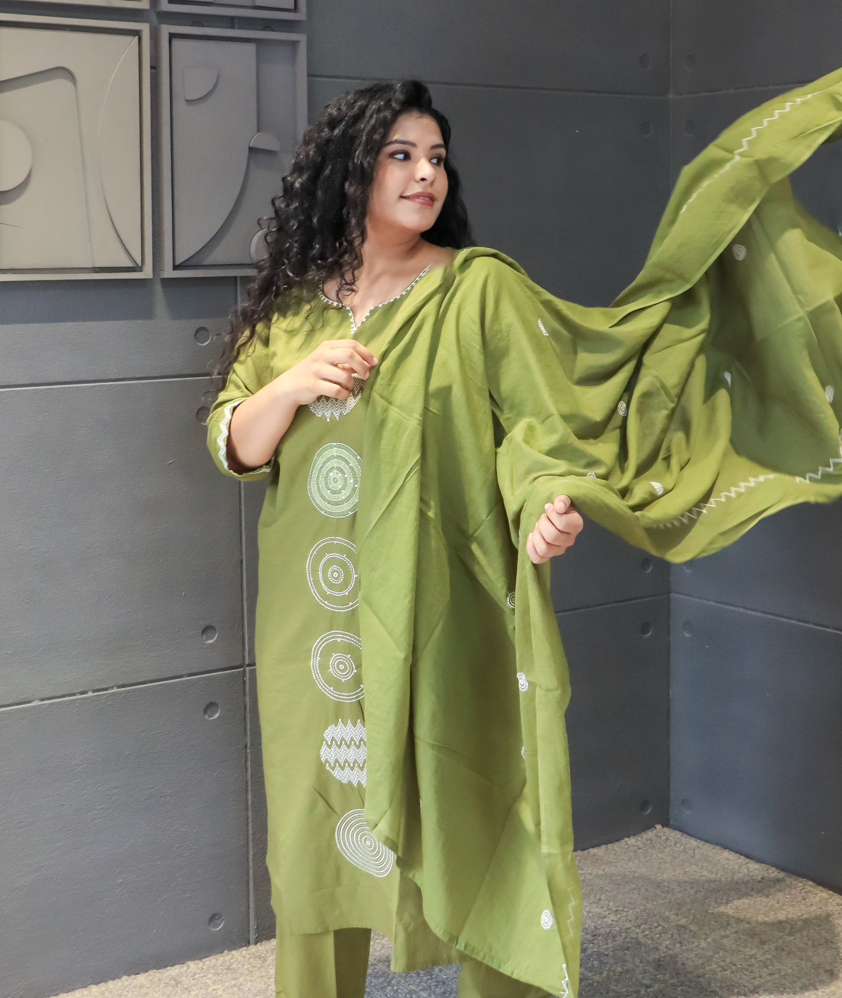 Back design of olive green embroidered cotton kurta – Olivia Dupatta Set by Tanauri.