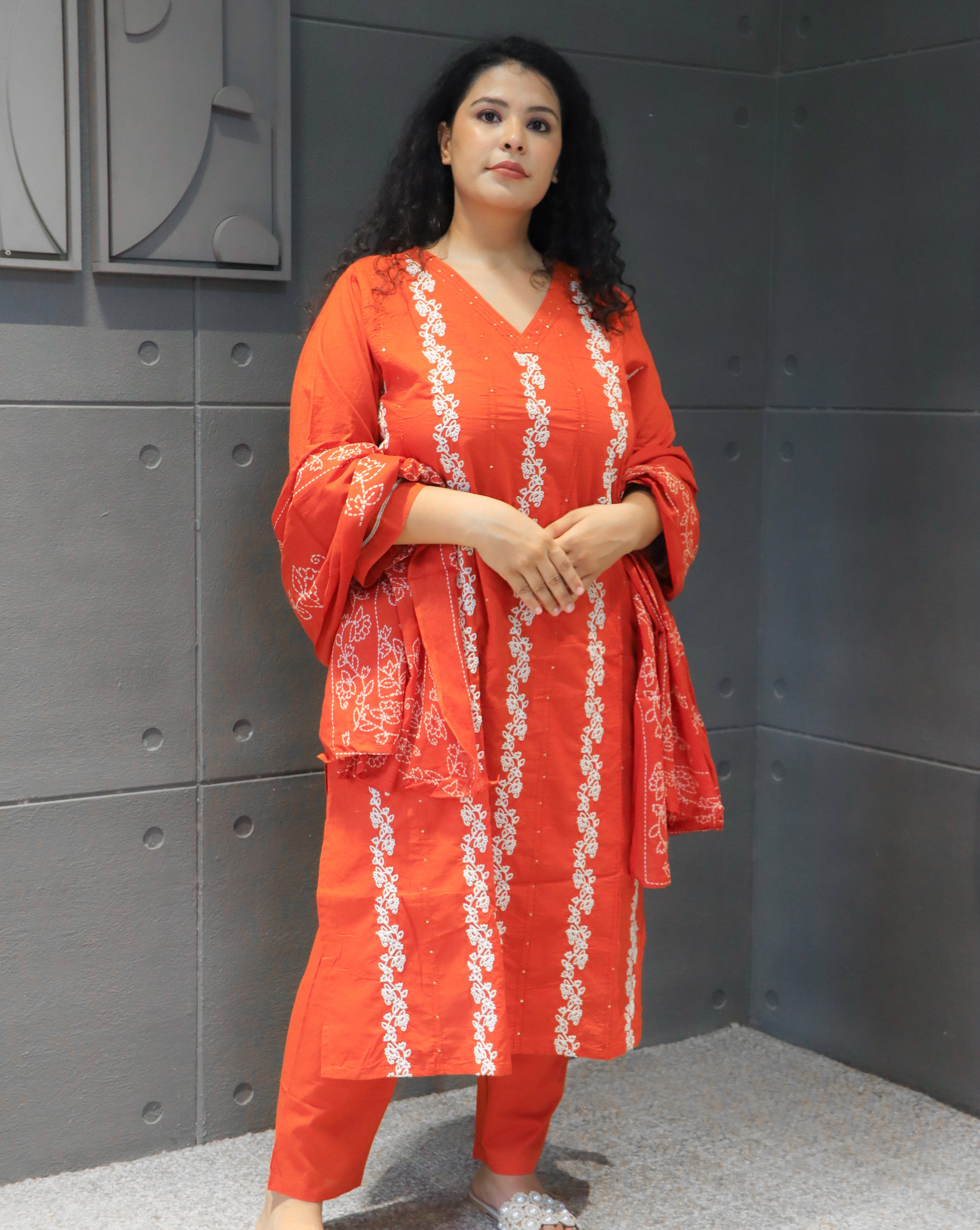 Kesariya Dupatta Set – vibrant orange cotton kurta with white embroidery by Tanauri.
