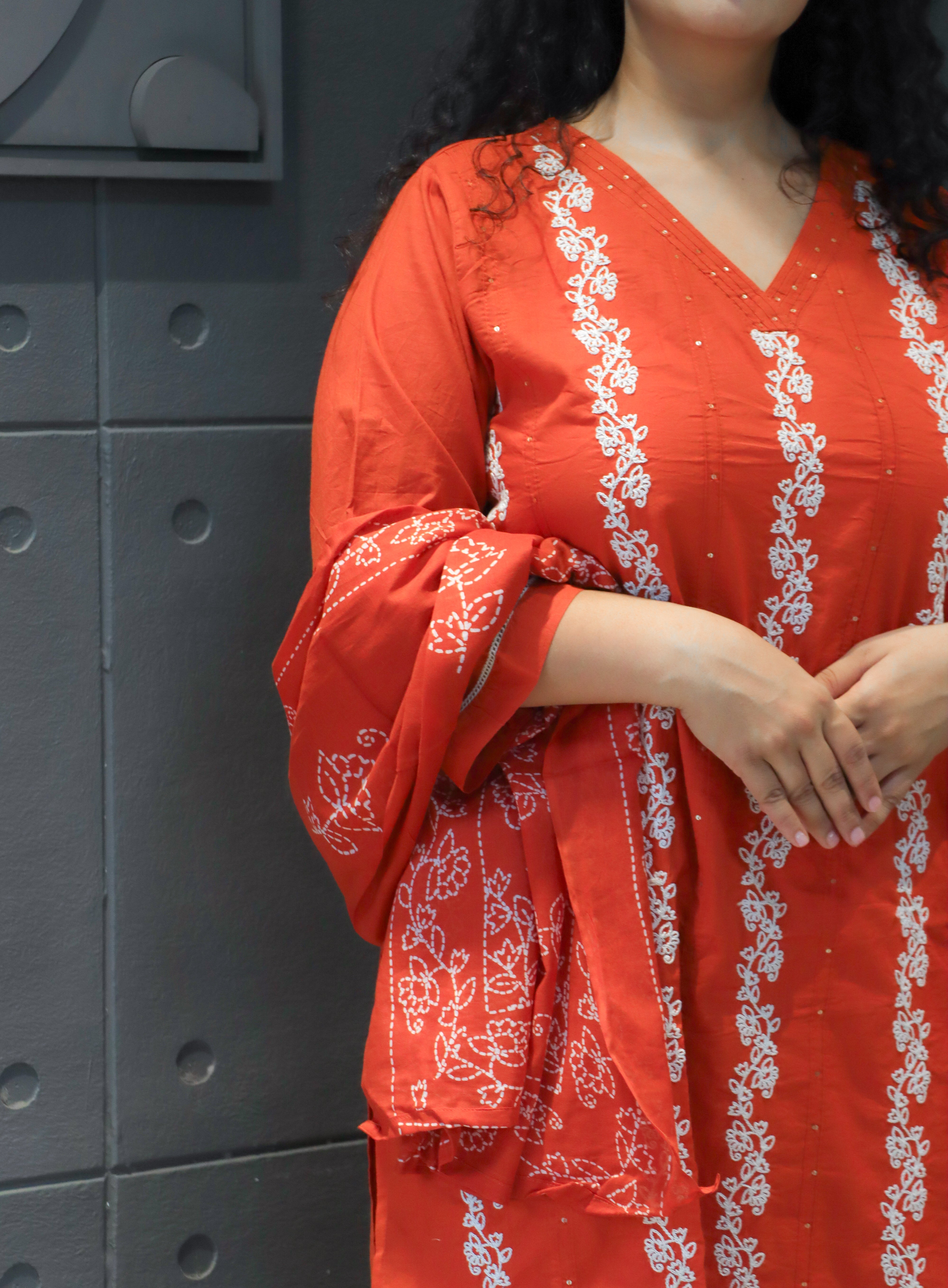 Orange dupatta with white embroidered accents – Tanauri Kesariya Cotton Kurta Set.