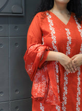 Orange dupatta with white embroidered accents – Tanauri Kesariya Cotton Kurta Set.