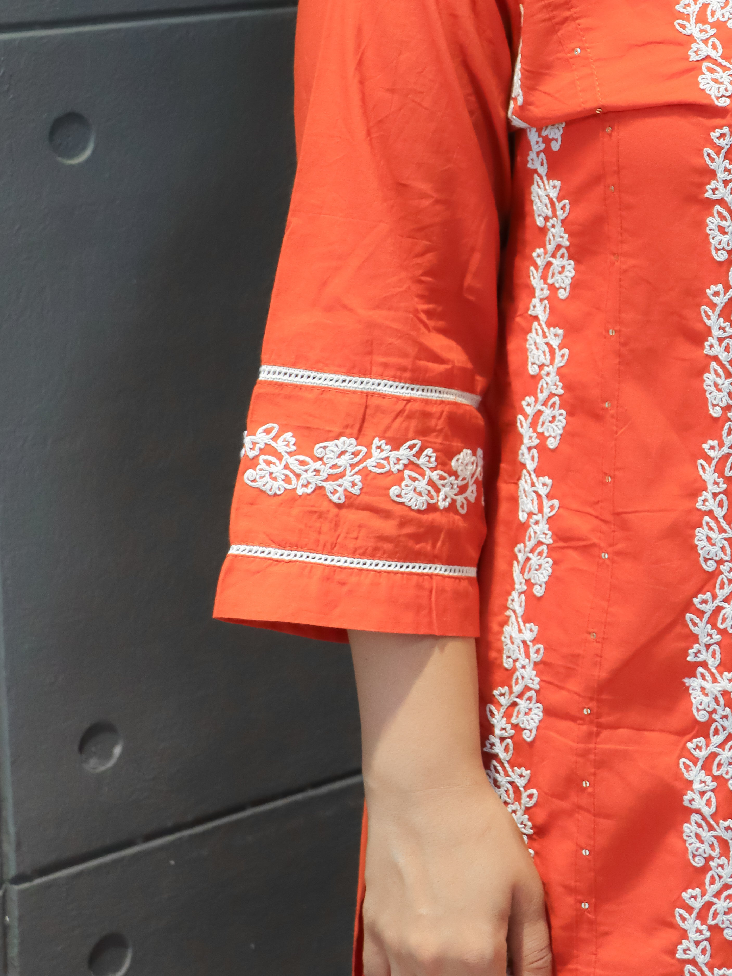 Tanauri Kesariya Dupatta Set – handcrafted orange cotton kurta and dupatta ensemble for festive wear.