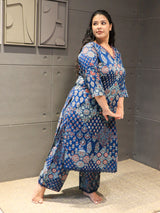 Ethnic print details on navy blue cotton fabric – Tanauri Jarokha Kurta Set.