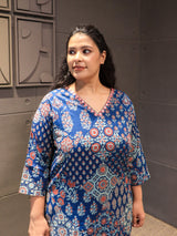 Back design of navy blue printed cotton kurta set – Jarokha by Tanauri.