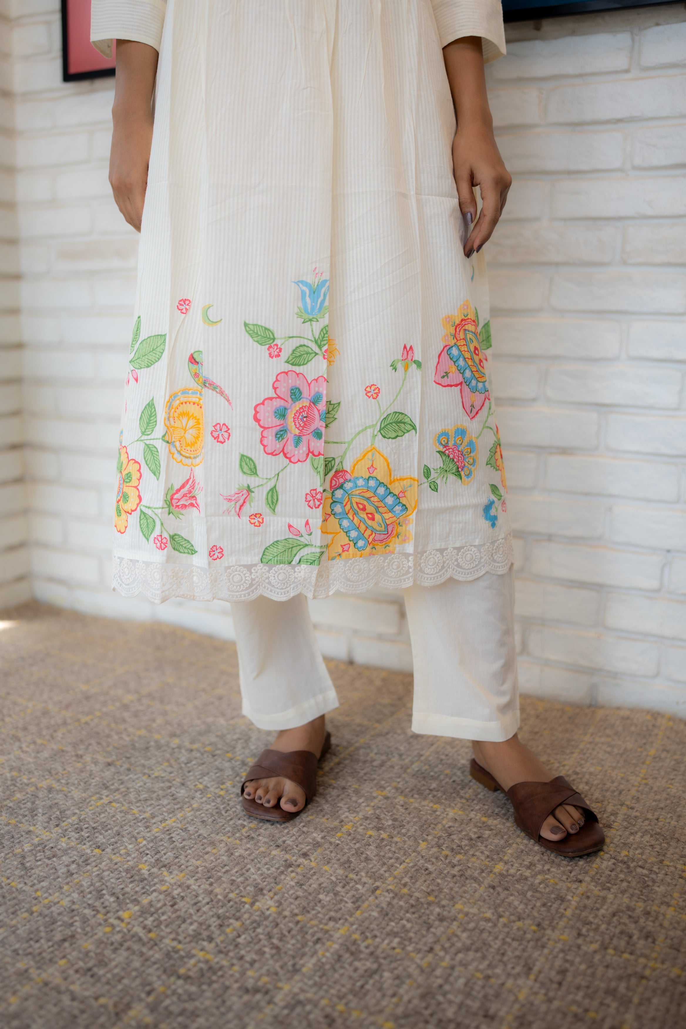 Elegant White Floral Embroidered Kurta Set for Women